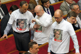 Кому заважає Яценюк