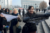 Тенге лихоманить
