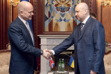 Між двох вогнів