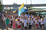 Скидаючи чуже вбрання
