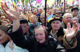 Дотягнутися до України