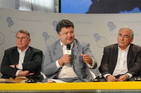 Петро Порошенко погоджується з іноземцями, що темпи зростання інфляції в Україні катастрофічні