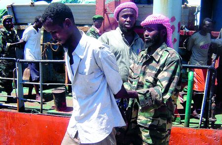 Деколи в Сомалі влаштовують полювання на піратів. Але це малоефективно