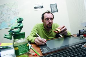 Андрій Єрмоленко малює ковбасу з натури