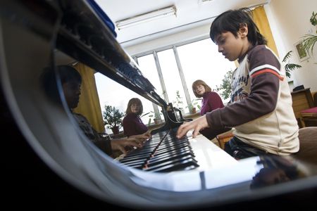 Ірина Барінова (ліворуч) викладає найпопулярнішу дисципліну – фортепіано