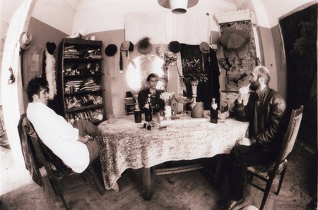 Середина 90-х. Ілля Чічкан (ліворуч)приймає у своїй майстерні Кирила Чічкана і Олександра Соловйова