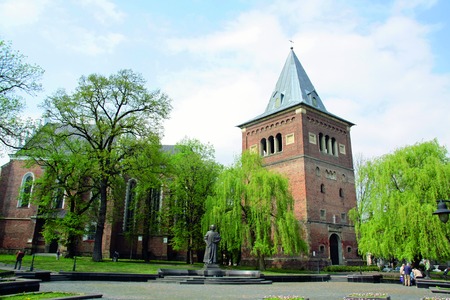 Костел у Дрогобичі, готична будівля